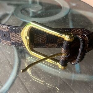 Louis vuitton belt sz 40.
